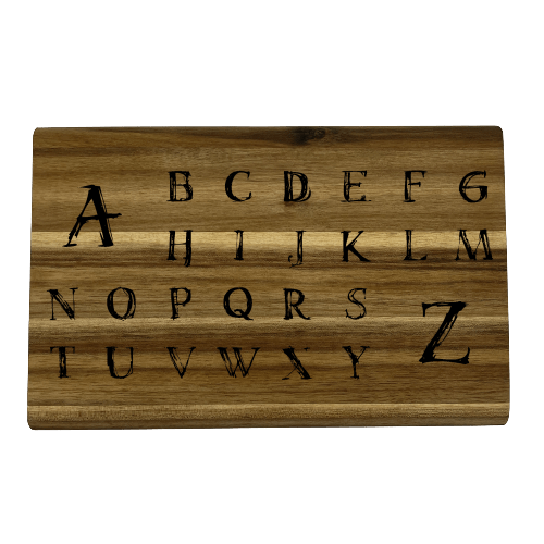 Frühstücksbrettchen mit Alphabet aus Akazienholz